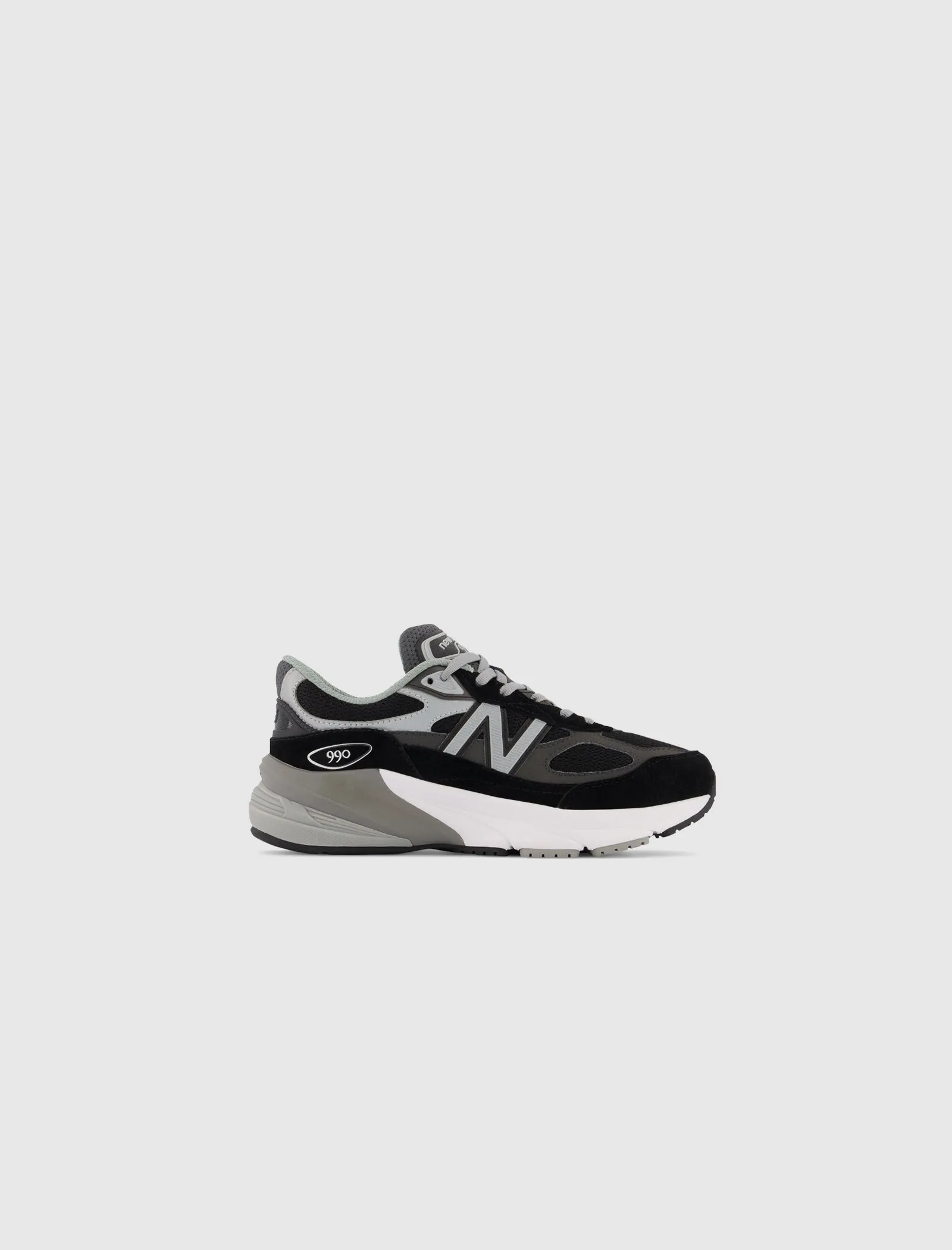 990 