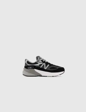 990 
