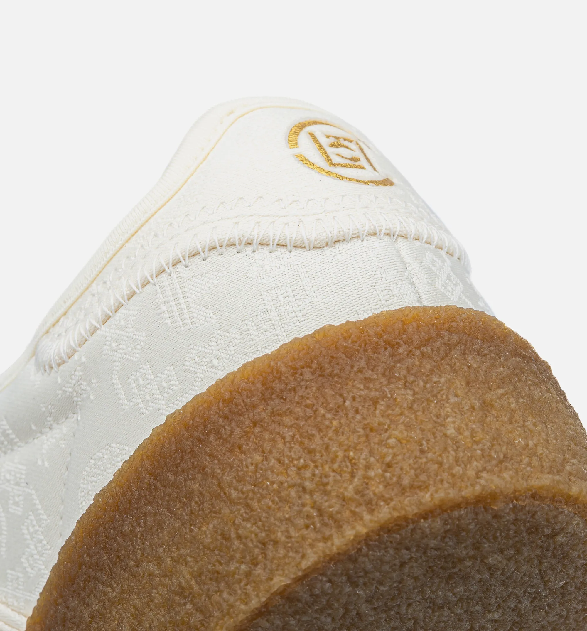 Adidas Bekleidung Clot x Gazelle Herren Lifestyle-Schuh - Creme Weiß/Core Weiß/Gold Metallic