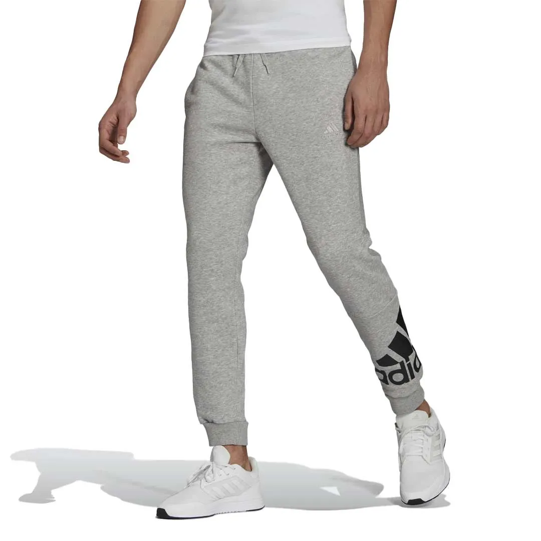 adidas - Herrenbundhose mit verjüngtem Saum aus Fleece (GK8969)