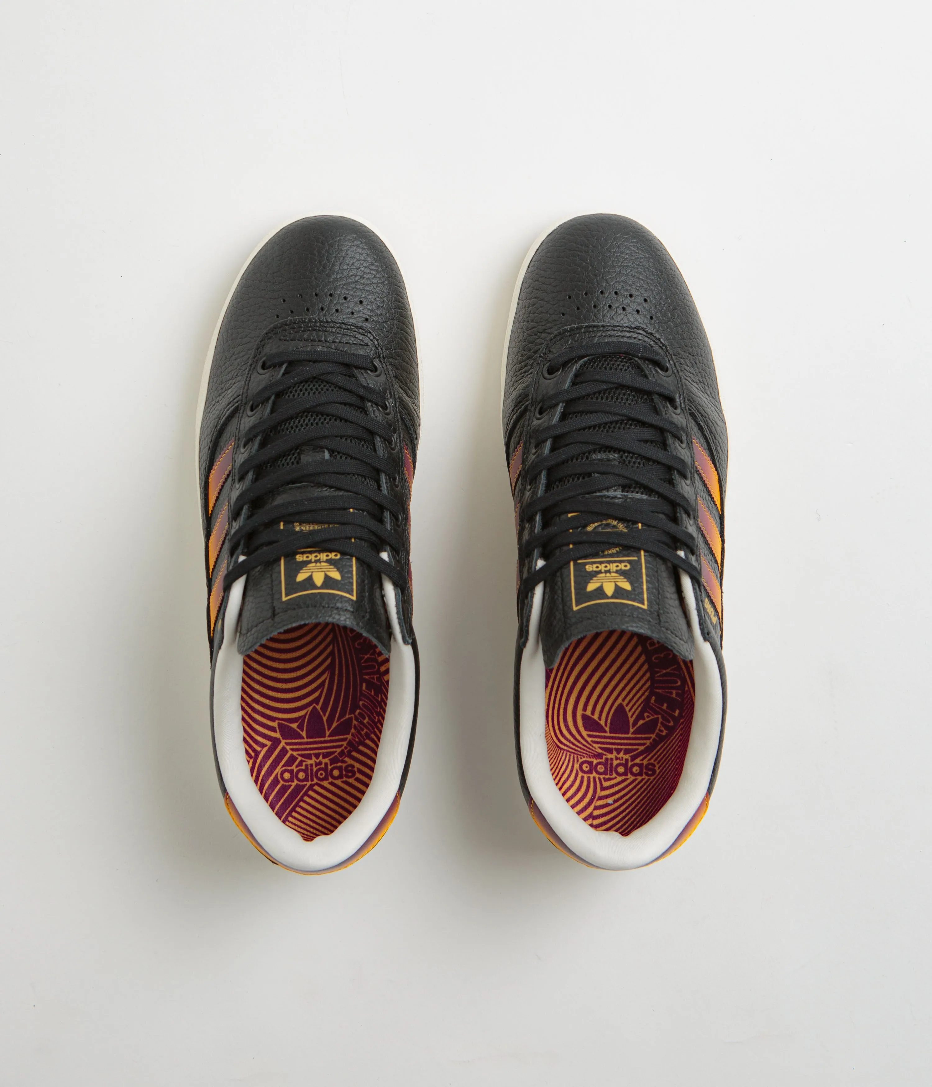 Adidas Puig Hallenschuhe - Core Schwarz / Shadow Rot / Crew Gelb Adidas