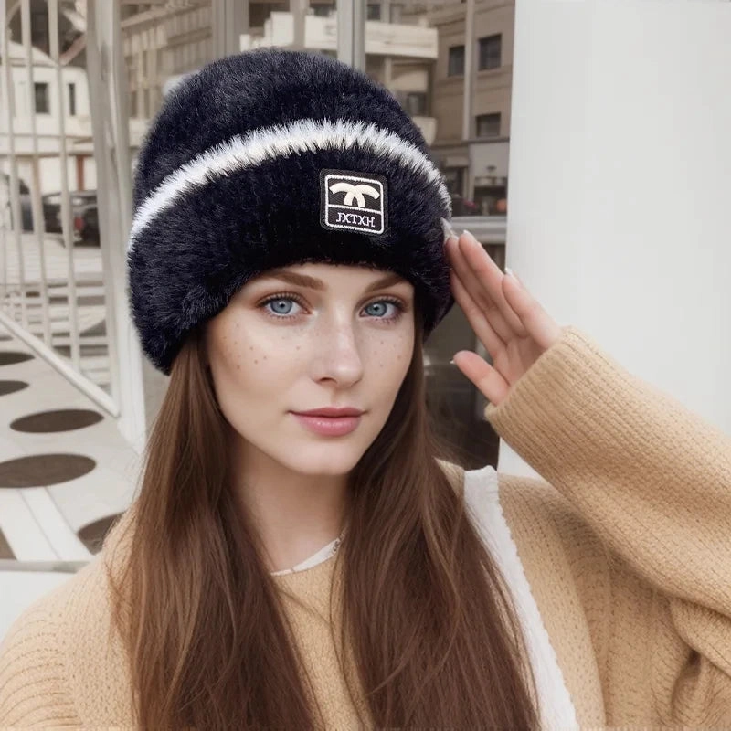 Bonnet Femme Douillet Style Urbain - Frosty winter-knitted-hat