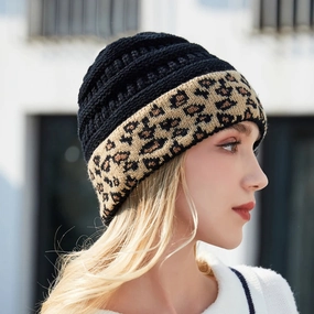 Bonnet Femme Hiver avec Revers Lopard C FelineFold winter-knitted-hat