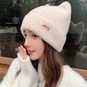 Bonnet Femme Tricot avec Oreilles de Chat C KittyFluff winter-knitted-hat