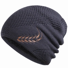 Bonnet Long en Maille avec Broderie Feuille - LeafyWarm winter-knitted-hat
