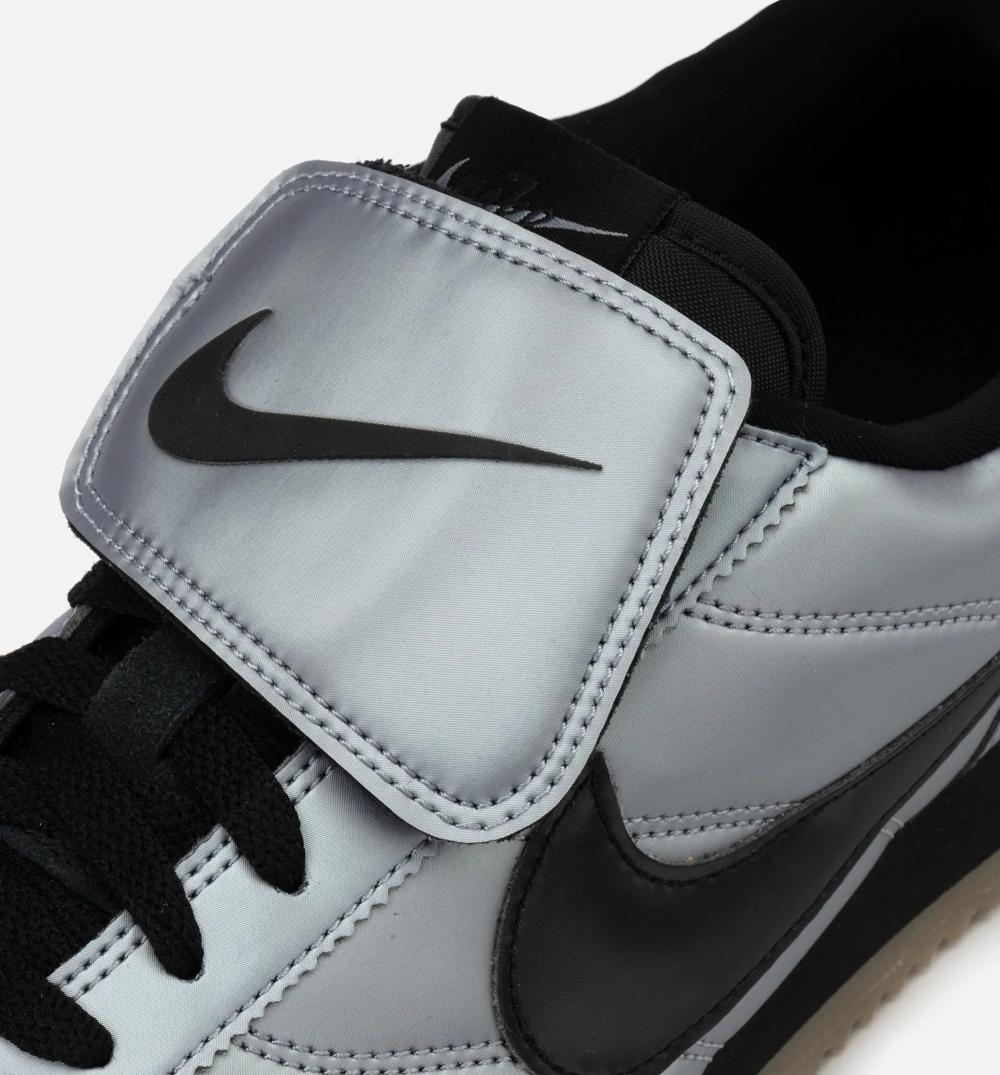 Cortez Leather SE Tiempo Pack Herren Lifestyle-Schuh - Metallisches Kühles Grau/Schwarz/Dunkelbraunes Gummi