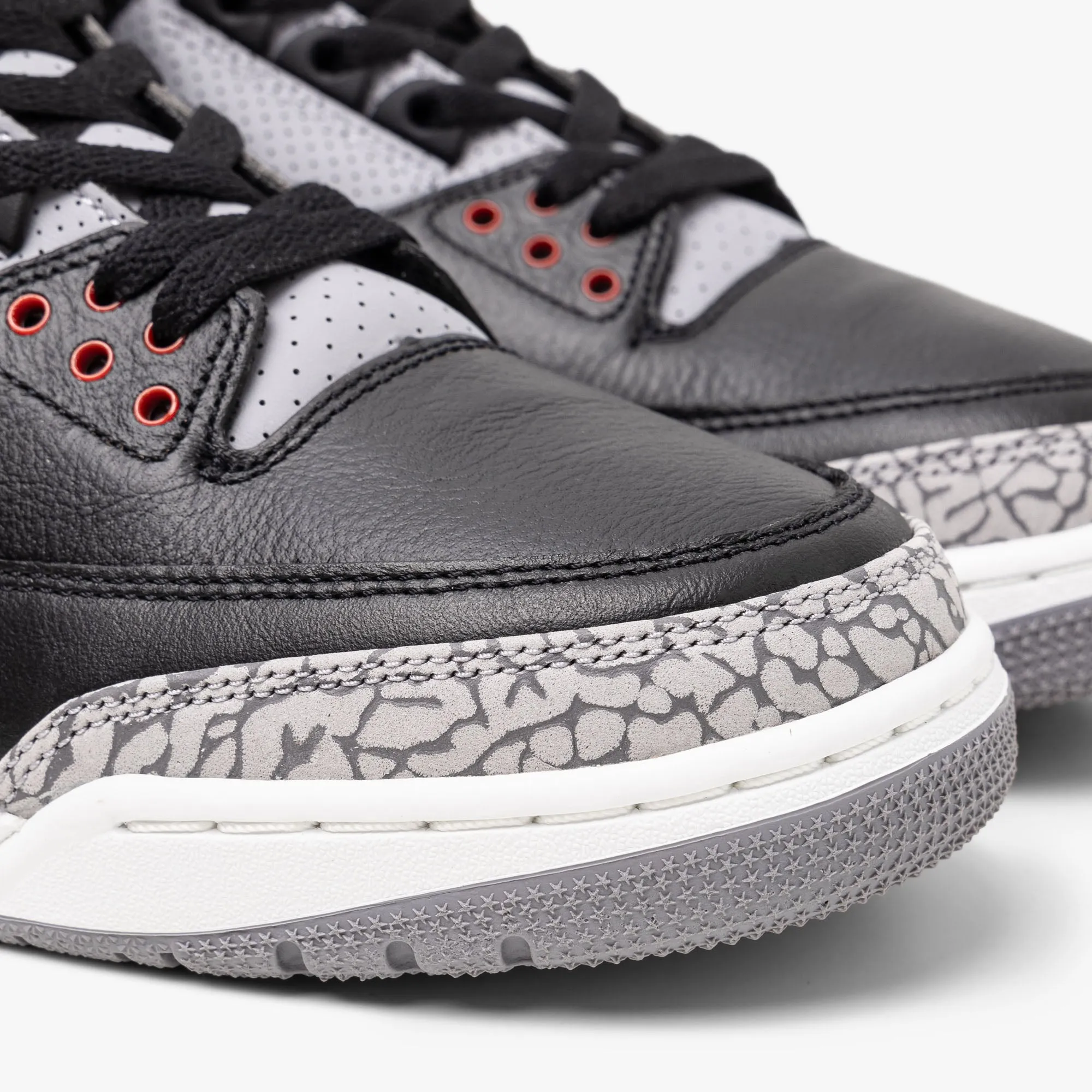 Jordan 3 Retro Schwarz / Feuerrot - Zementgrau