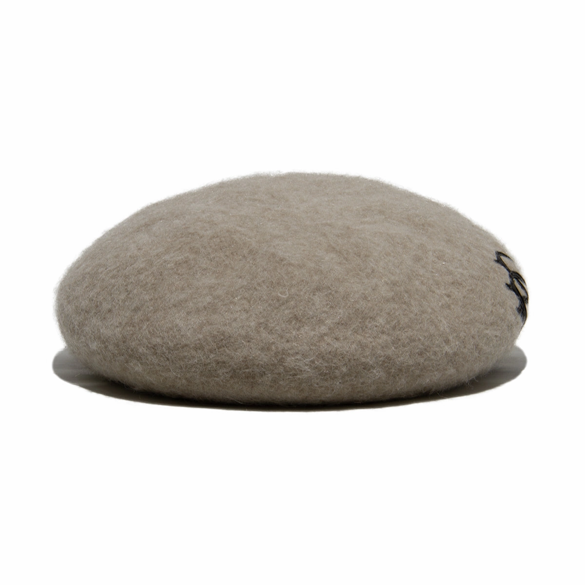 LEATHER WAPPEN FLUFFY BERET - Beige