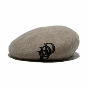 LEATHER WAPPEN FLUFFY BERET - Beige fashion-beret