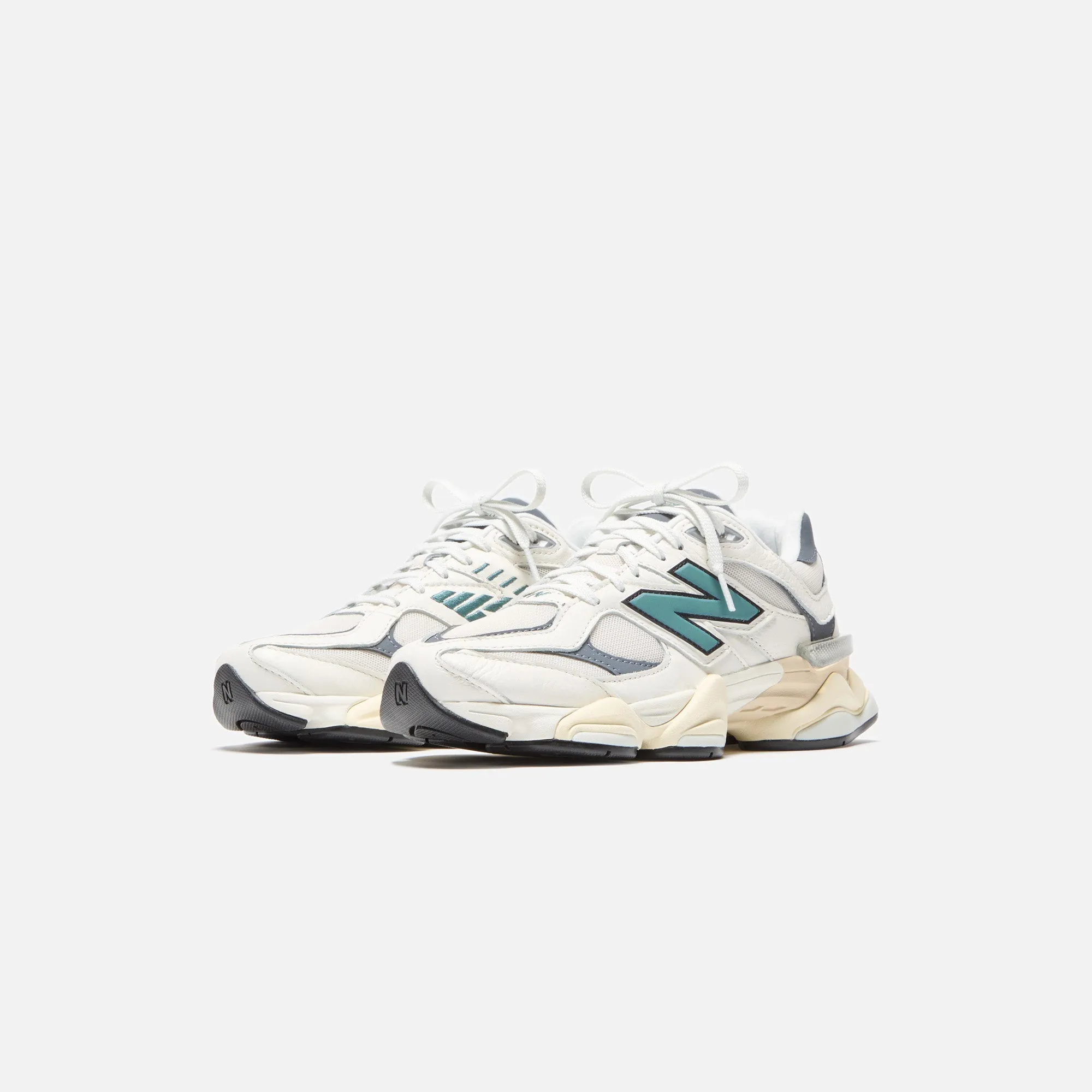 New Balance 9060 - Meersalz / Neues Tannengrün