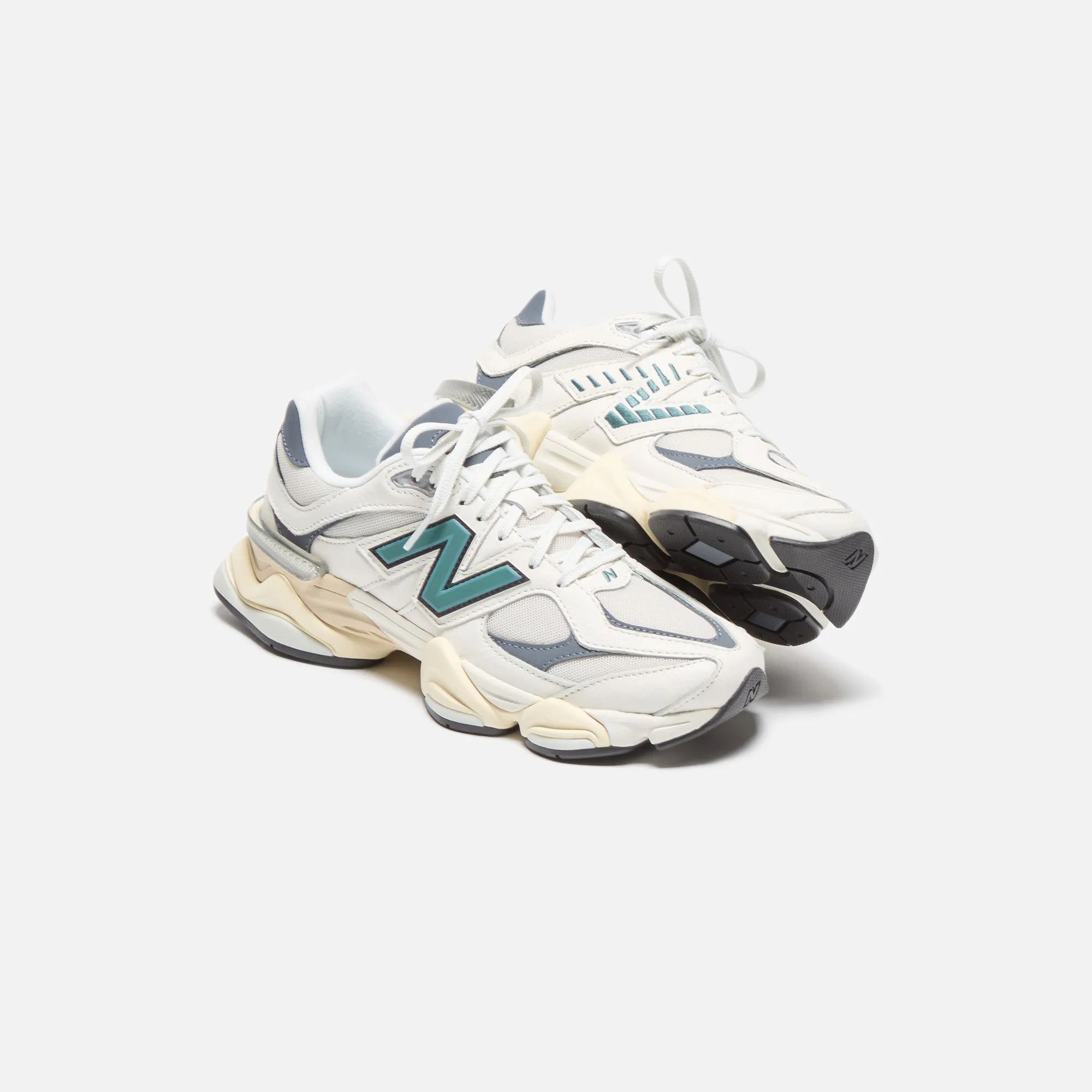 New Balance 9060 - Meersalz / Neues Tannengrün