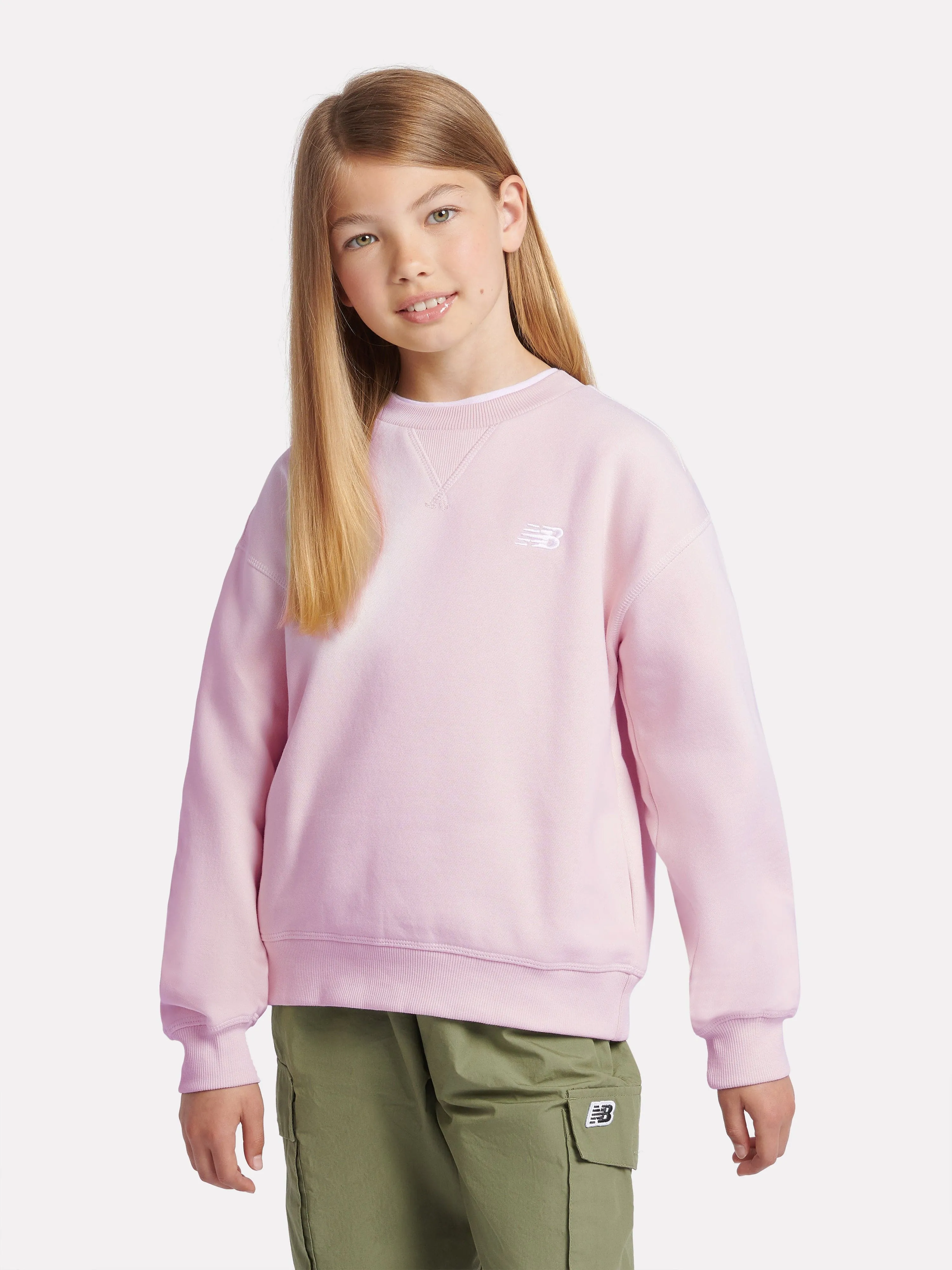 New Balance Mädchen Sweatshirt mit kleinem Rückseitenlogo in Pink