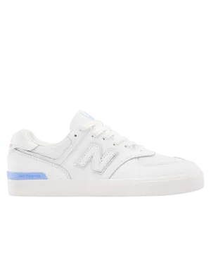 New Balance Sneakers Numeric 574 Vulcanisierte Schuhe in Weiß & Hellblau