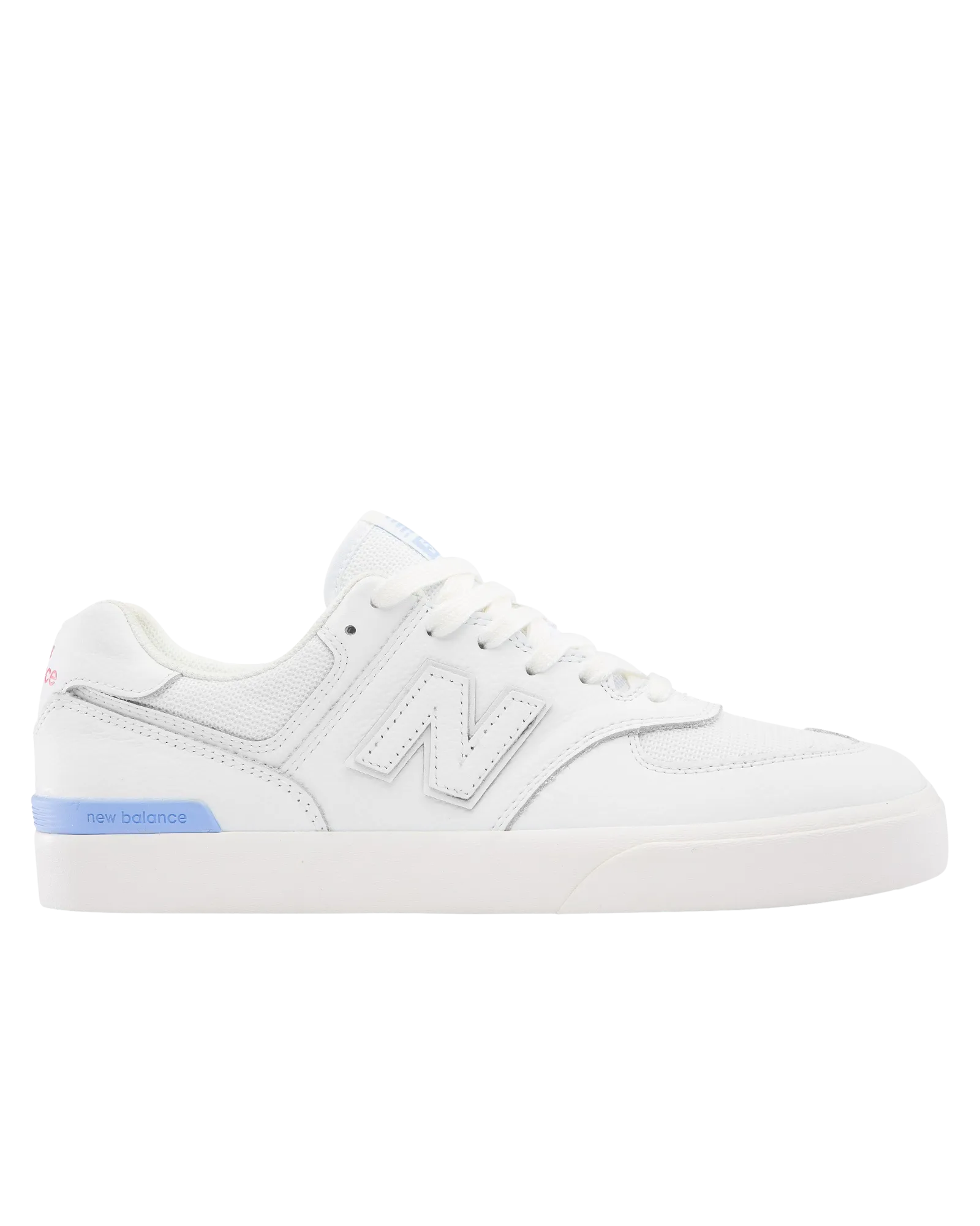 New Balance Sneakers Numeric 574 Vulcanisierte Schuhe in Weiß & Hellblau