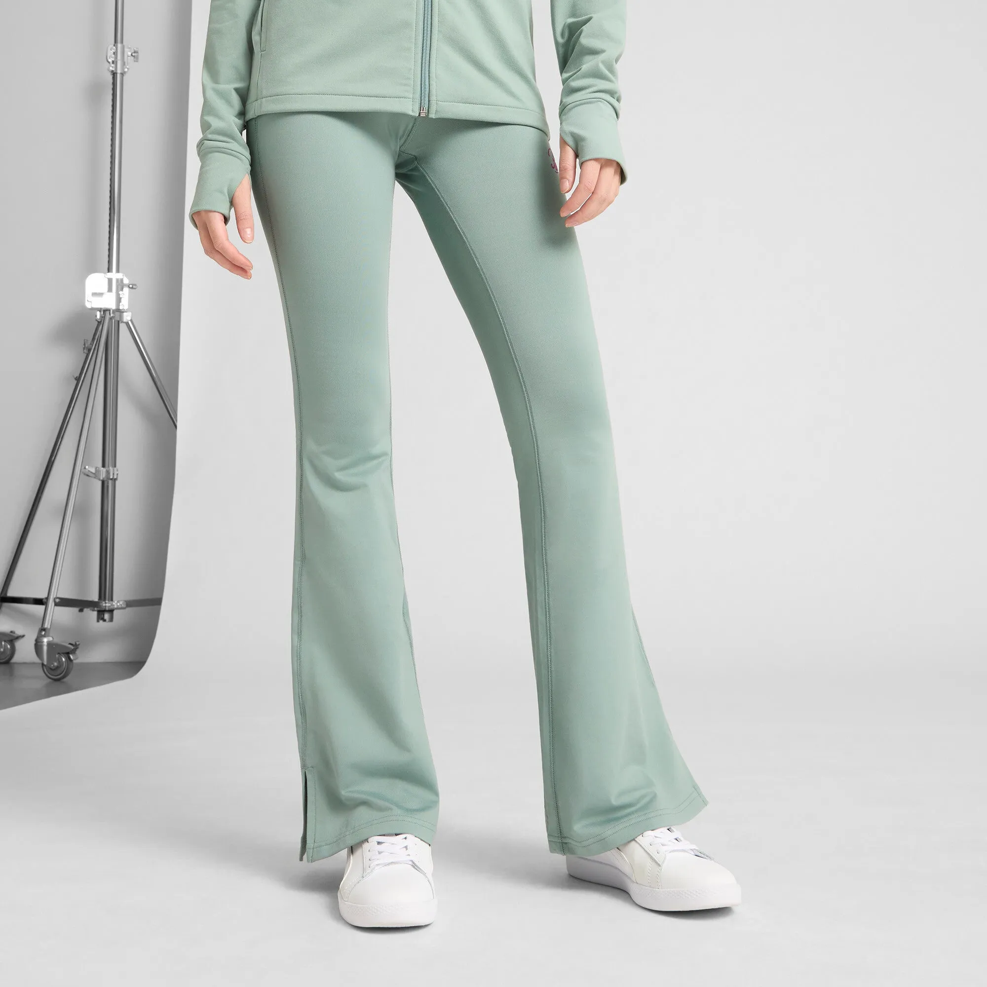 PUMA Damen ESS Script Flared Leggings