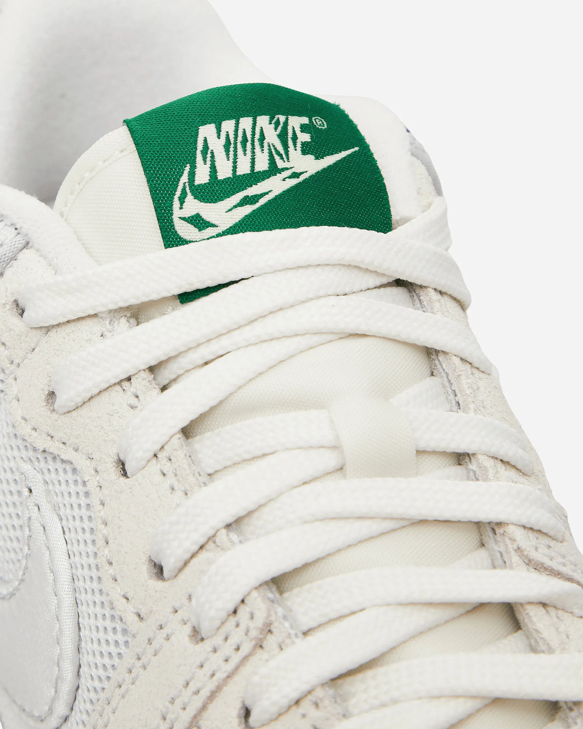 Social Status Attack Sneakers Gipfel Weiß
