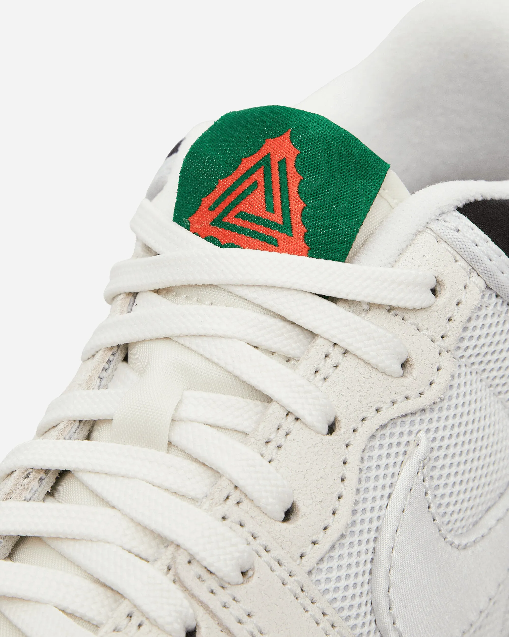 Social Status Attack Sneakers Gipfel Weiß