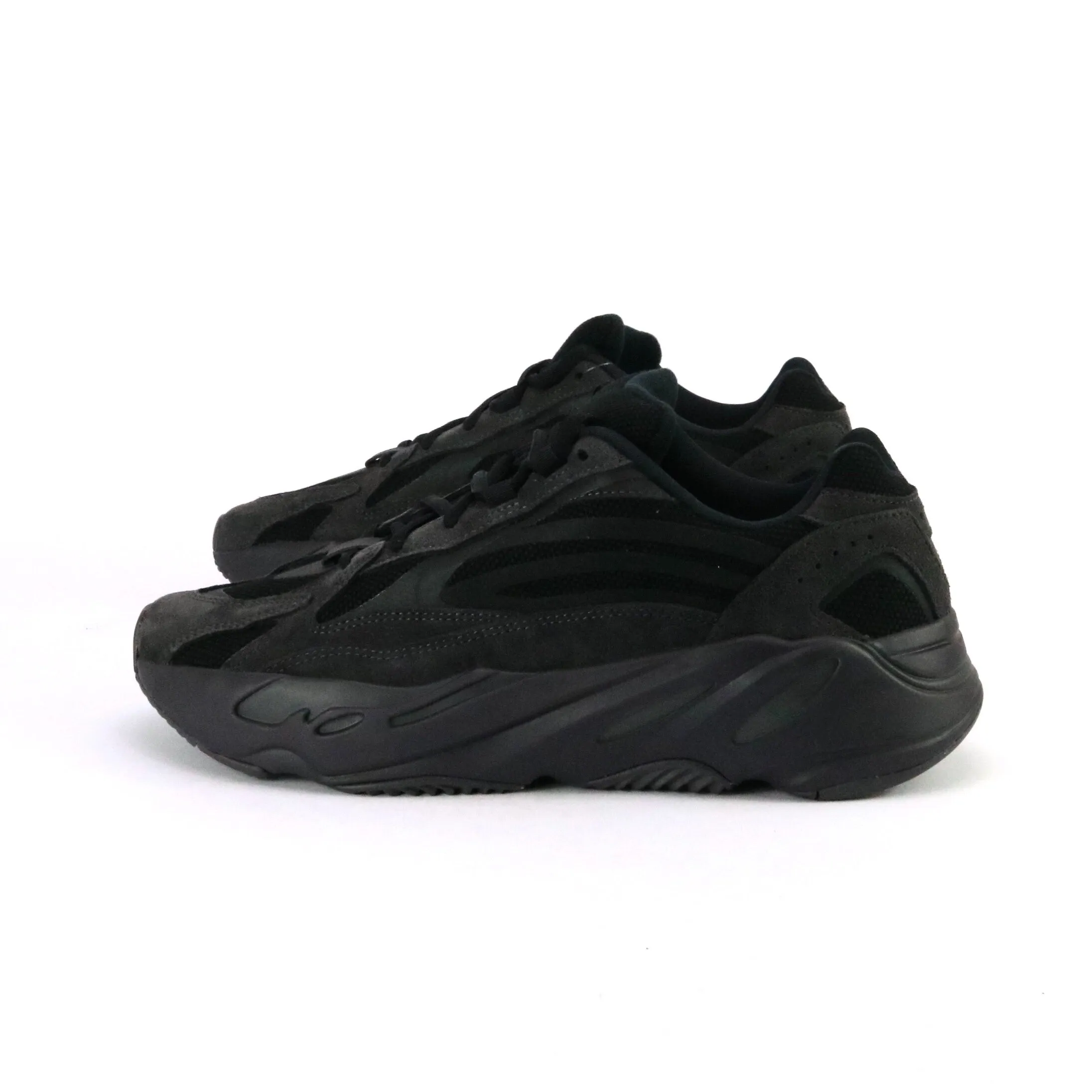 Yeezy Boost 700 V2 Vanta Black Adidas Sneaker